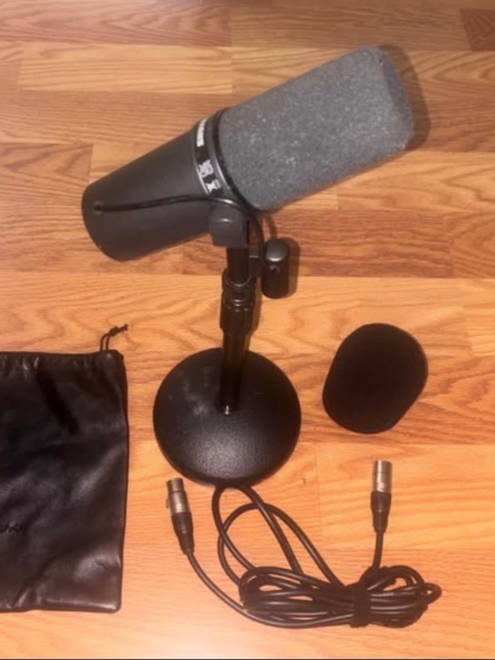 Shure SM7B + Stand + Cord Bundle
